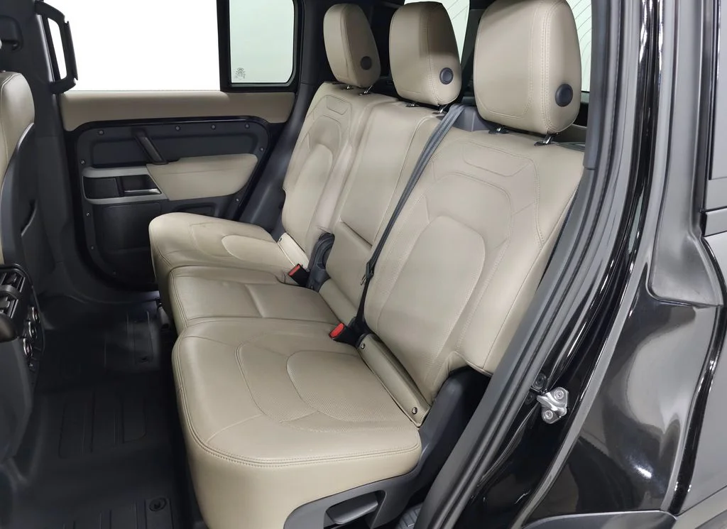 Used 2023 Black Land Rover S image 34