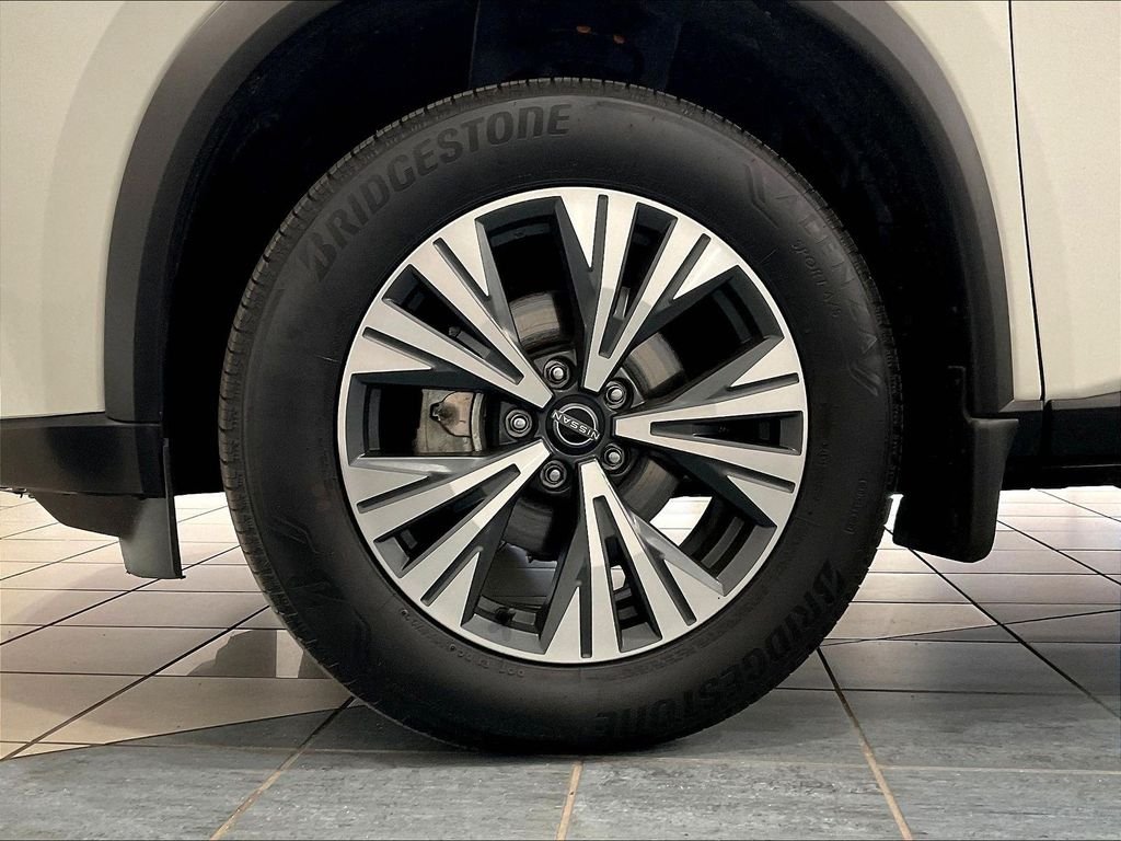 Used 2023 White Nissan SV image 7