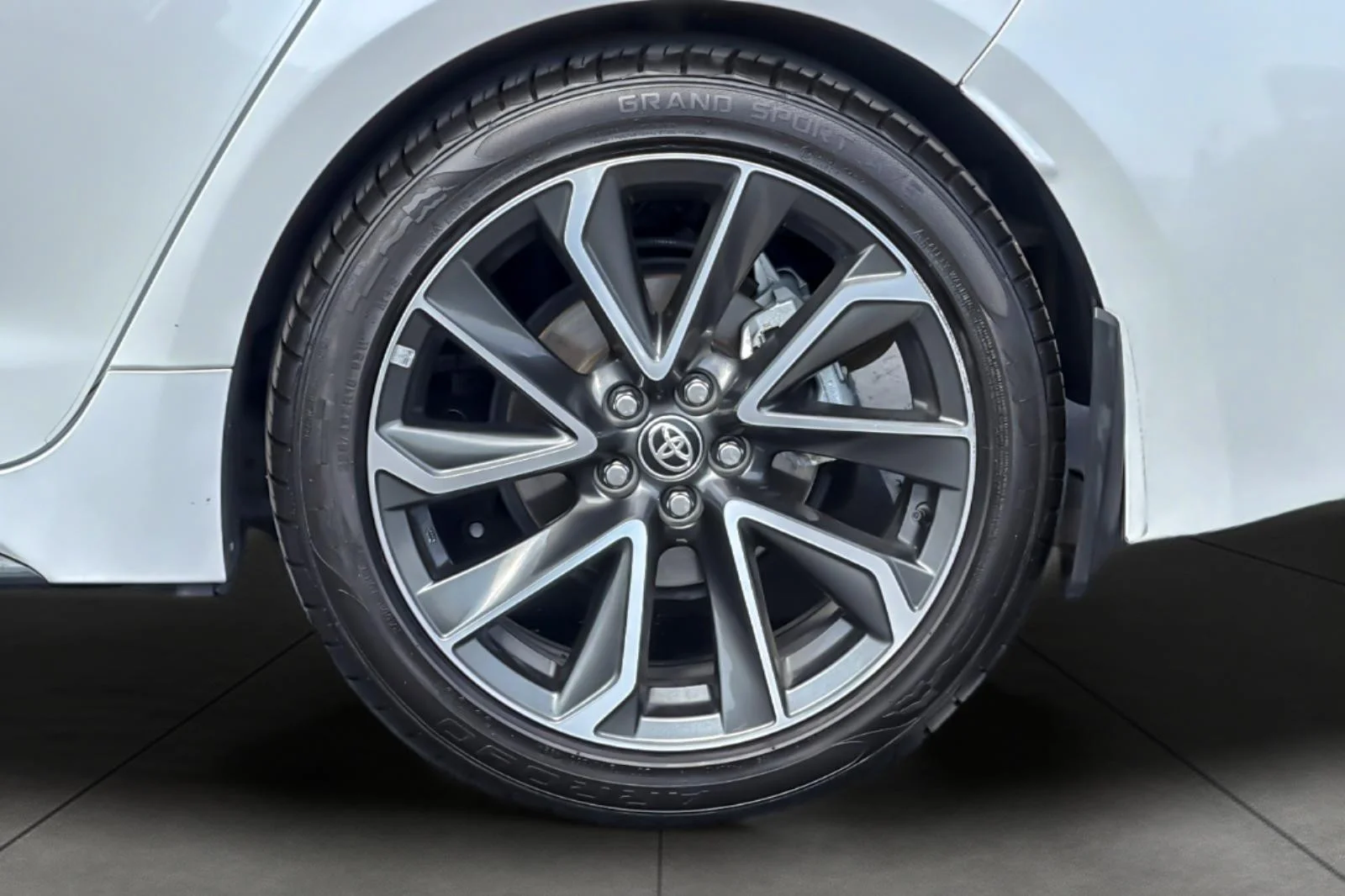 Certified Used 2022 Wind Chill Pearl Toyota XSE image 24
