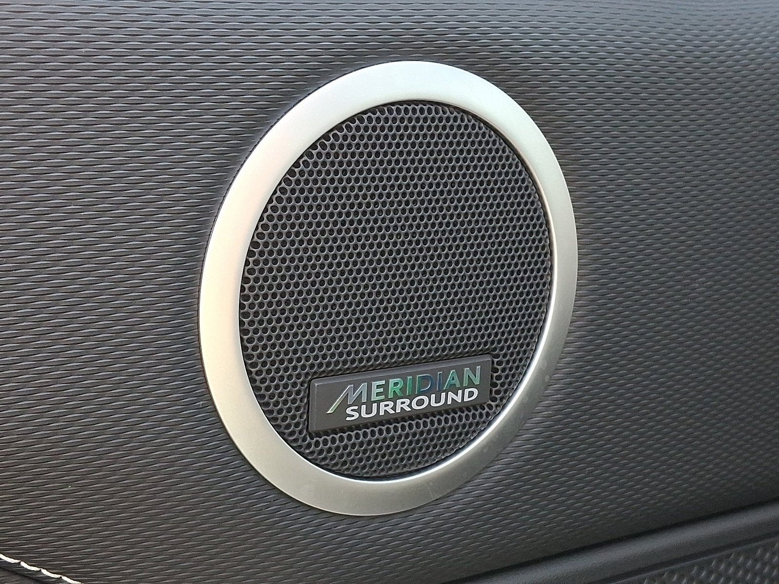 Used 2025 Fuji White   1Aa Land Rover Dynamic SE image 35