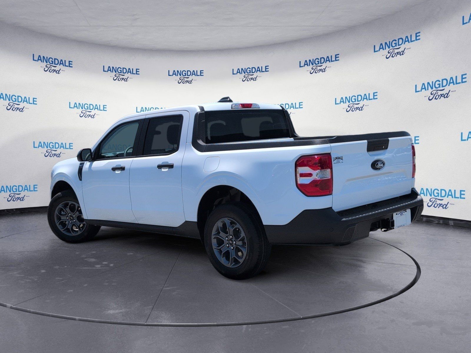 New 2026 Oxford White Ford XLT image 9