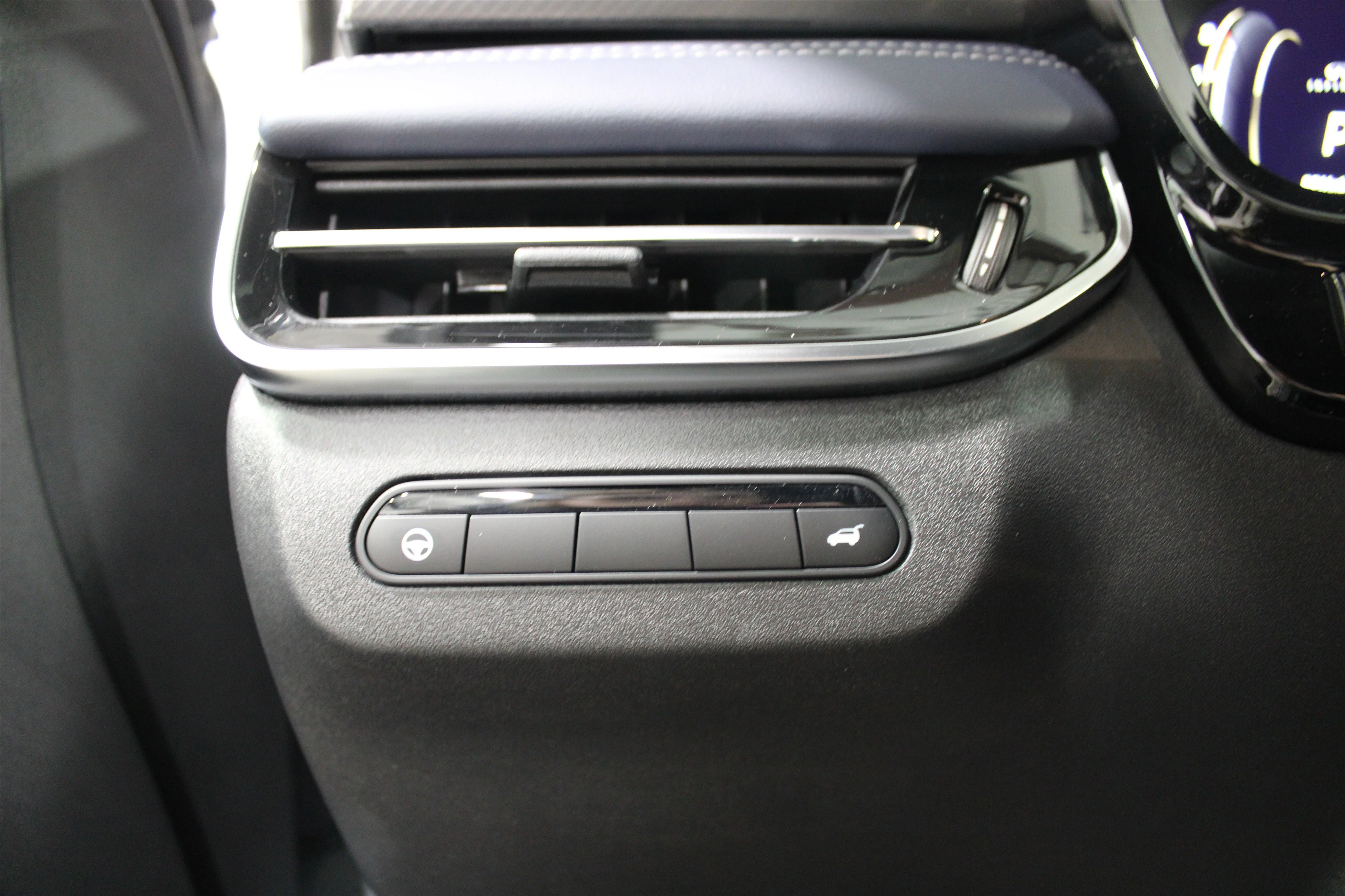 2027 INFINITI QX60 Sport - Photo 8