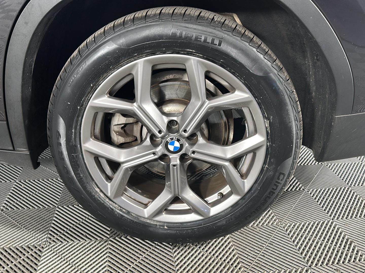 Used 2023 Dark Graphite Metallic BMW xDrive30i image 9