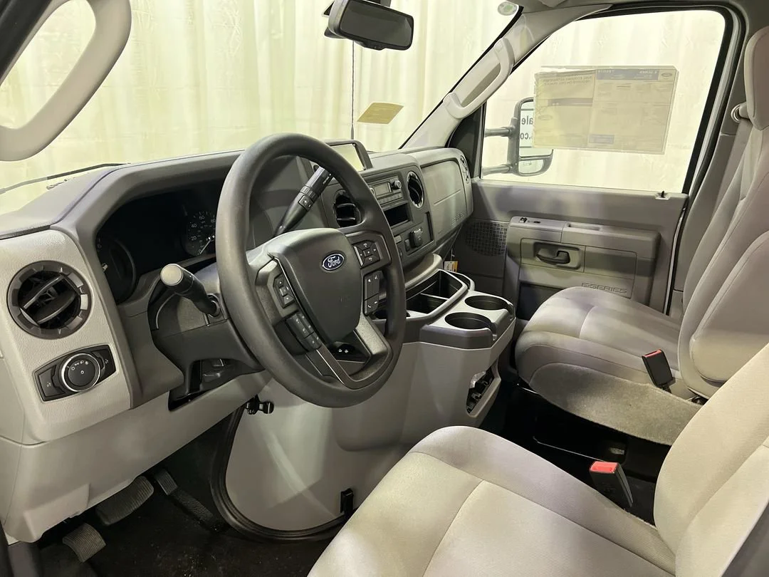 New 2026 Oxford White Ford E-350 SRW image 13