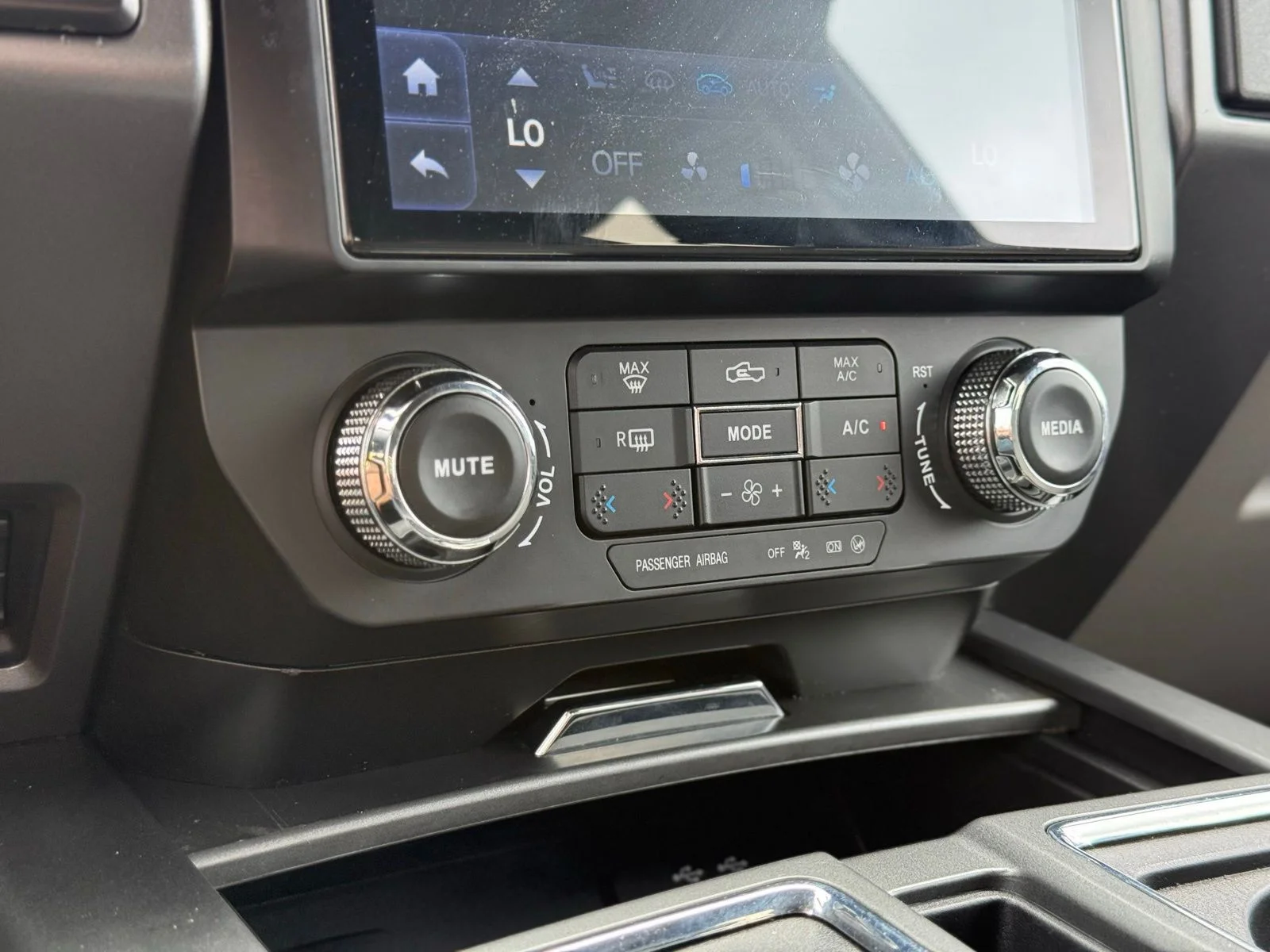 Used 2016 Black Ford XLT image 27