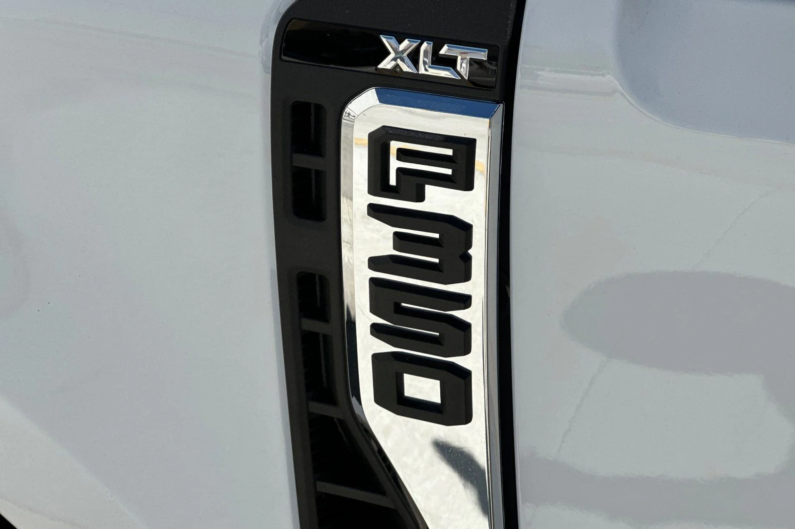 New 2026 Oxford White Ford F-350® XLT image 25