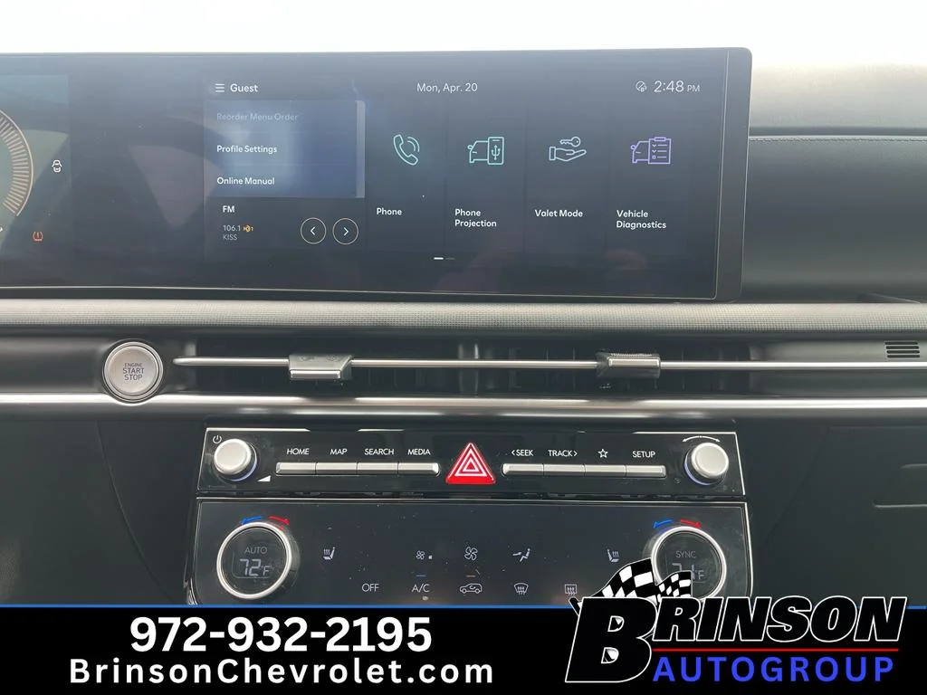Used 2025 White Hyundai SEL image 9