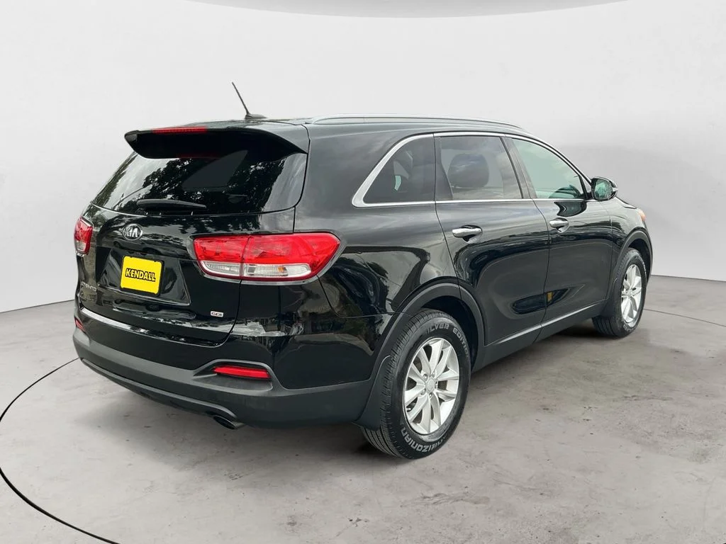 Used 2016 Black Kia LX image 5