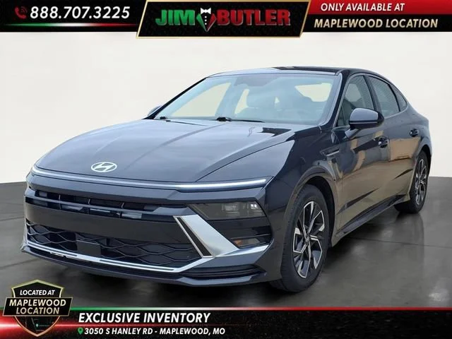 Used 2024  Hyundai SEL image 1
