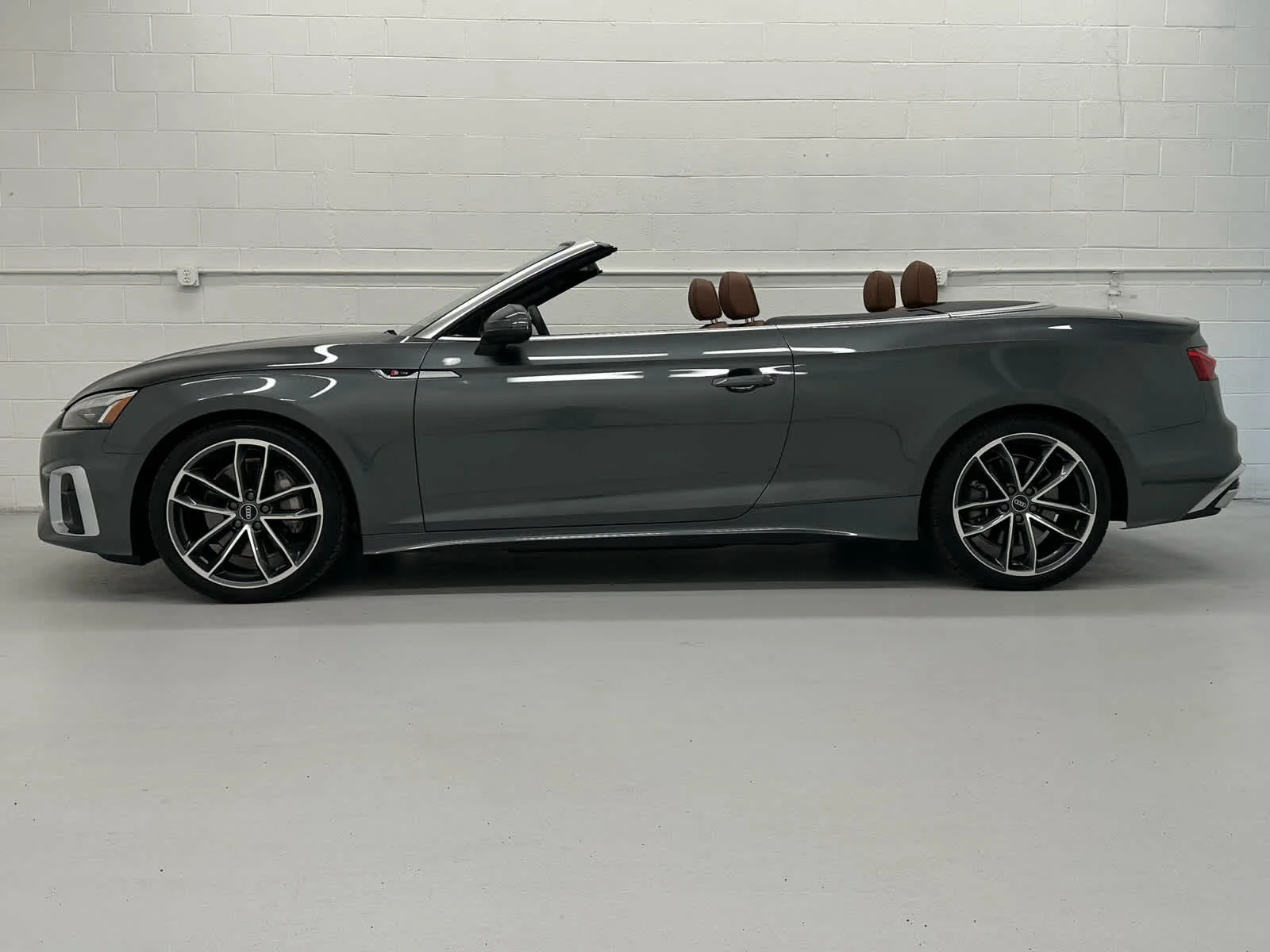 Used 2024 Daytona Gray Pearl Effect/Black Roof Audi S line Premium Plus image 3