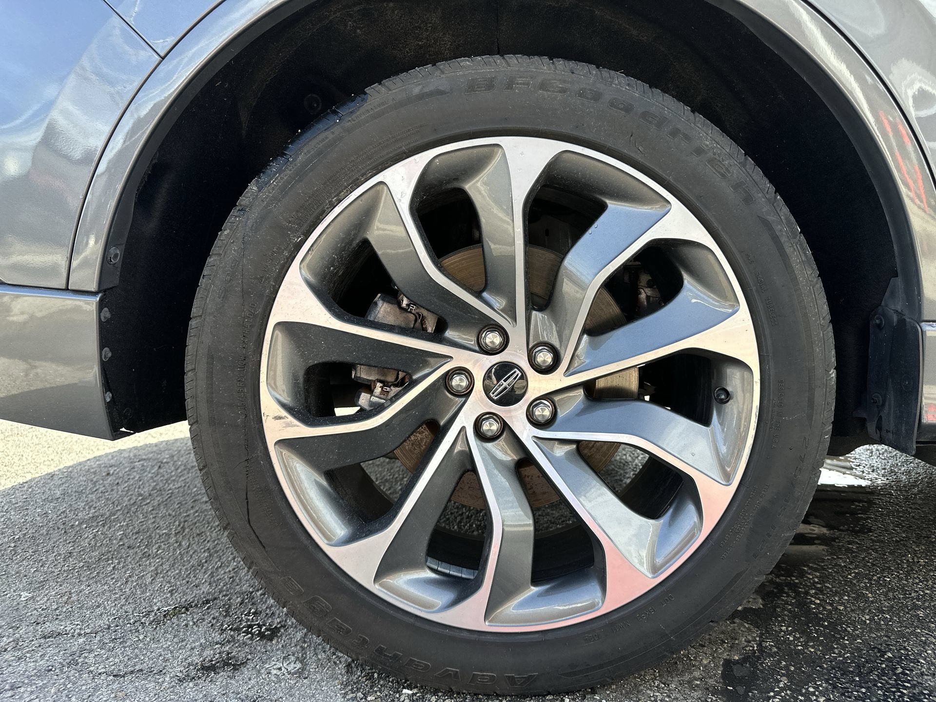 Used 2022 Gray Metallic Lincoln Grand Touring image 19