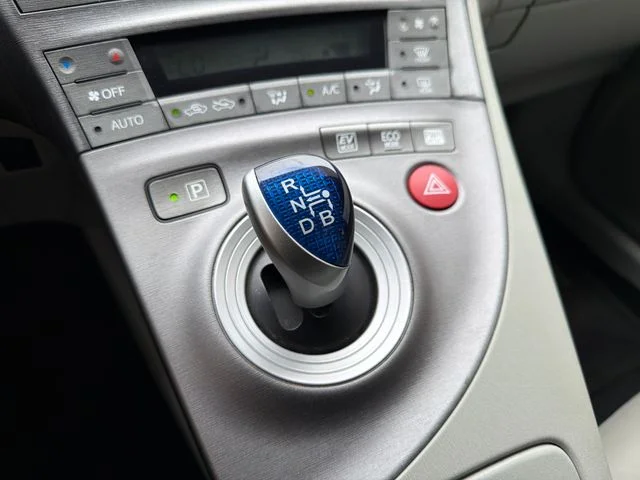 Used 2013 Silver Toyota Three image 15