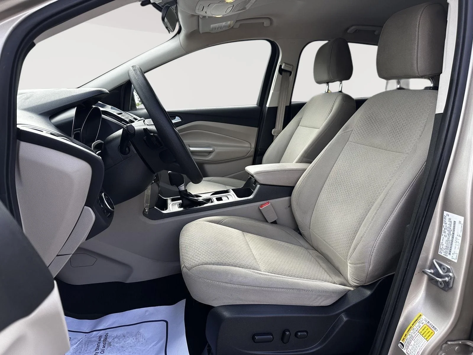 Used 2017 White Gold Ford SE image 7