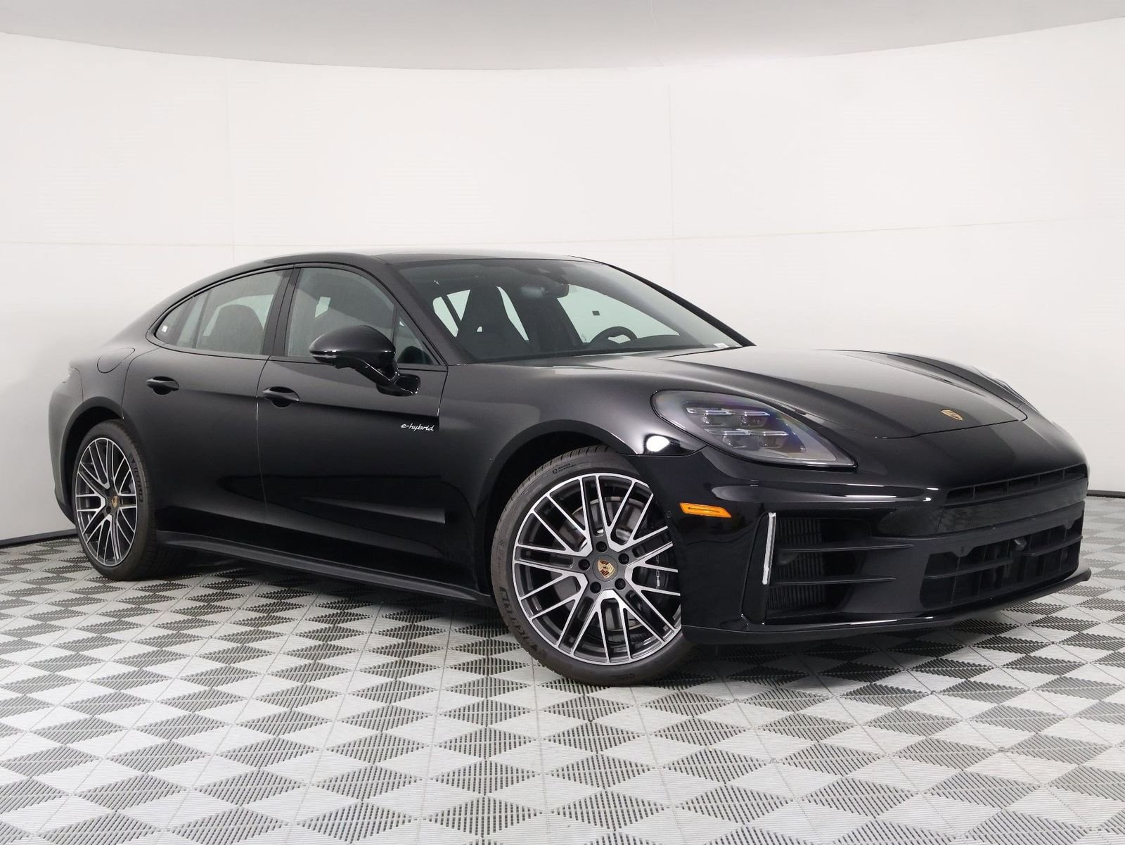 2026 Porsche Panamera 4 E-Hybrid - Photo 9