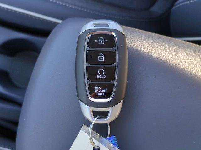 New 2026 White Hyundai SEL w/Two-Tone Roof image 28