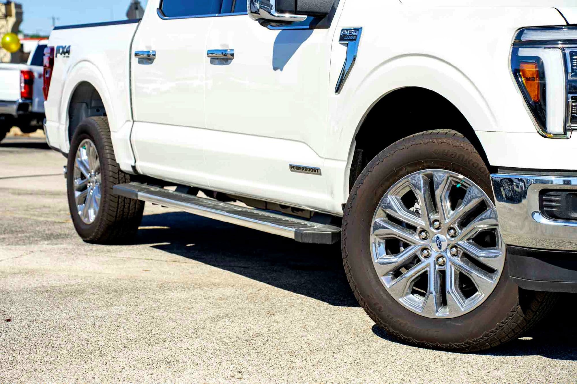 New 2025 Star White Metallic Tri-Coat Ford LARIAT image 2