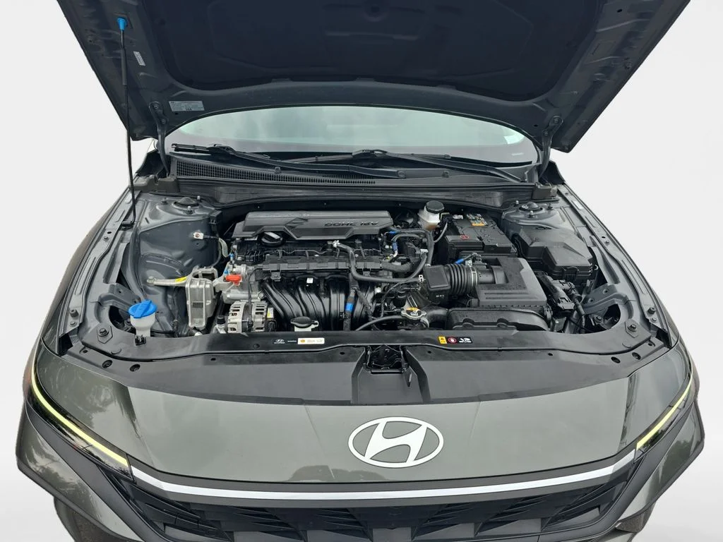 Used 2024 Amazon Gray Hyundai SE image 23
