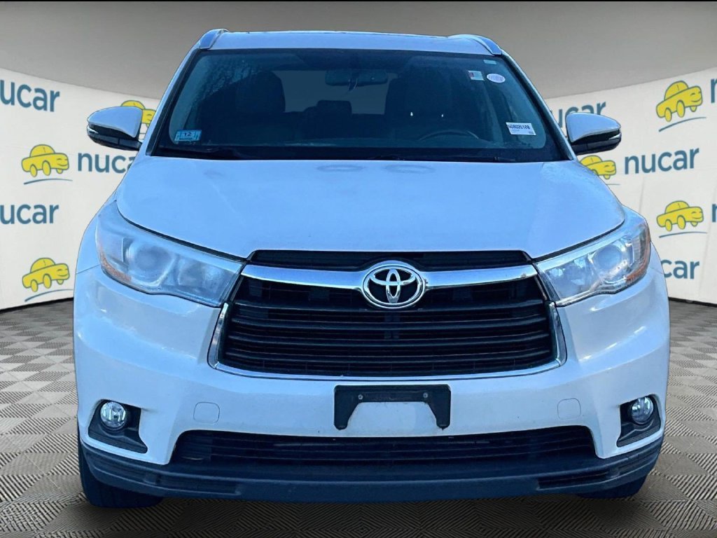 Used 2015 White Toyota XLE V6 image 2
