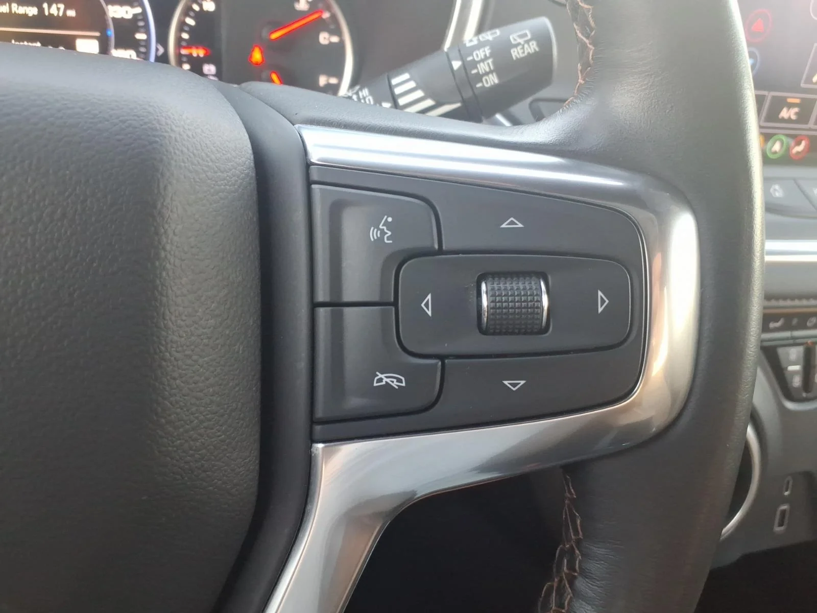 Used 2021 Iridescent Pearl Tricoat Chevrolet Premier image 24