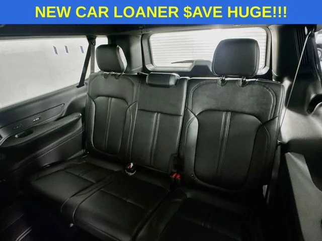 New 2026 Bright White Clear-Coat Exterior Paint Jeep Grand Wagoneer image 29