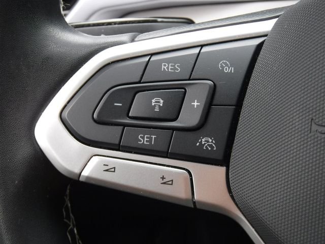 Certified Used 2025 Black Volkswagen 1.5T SE image 25