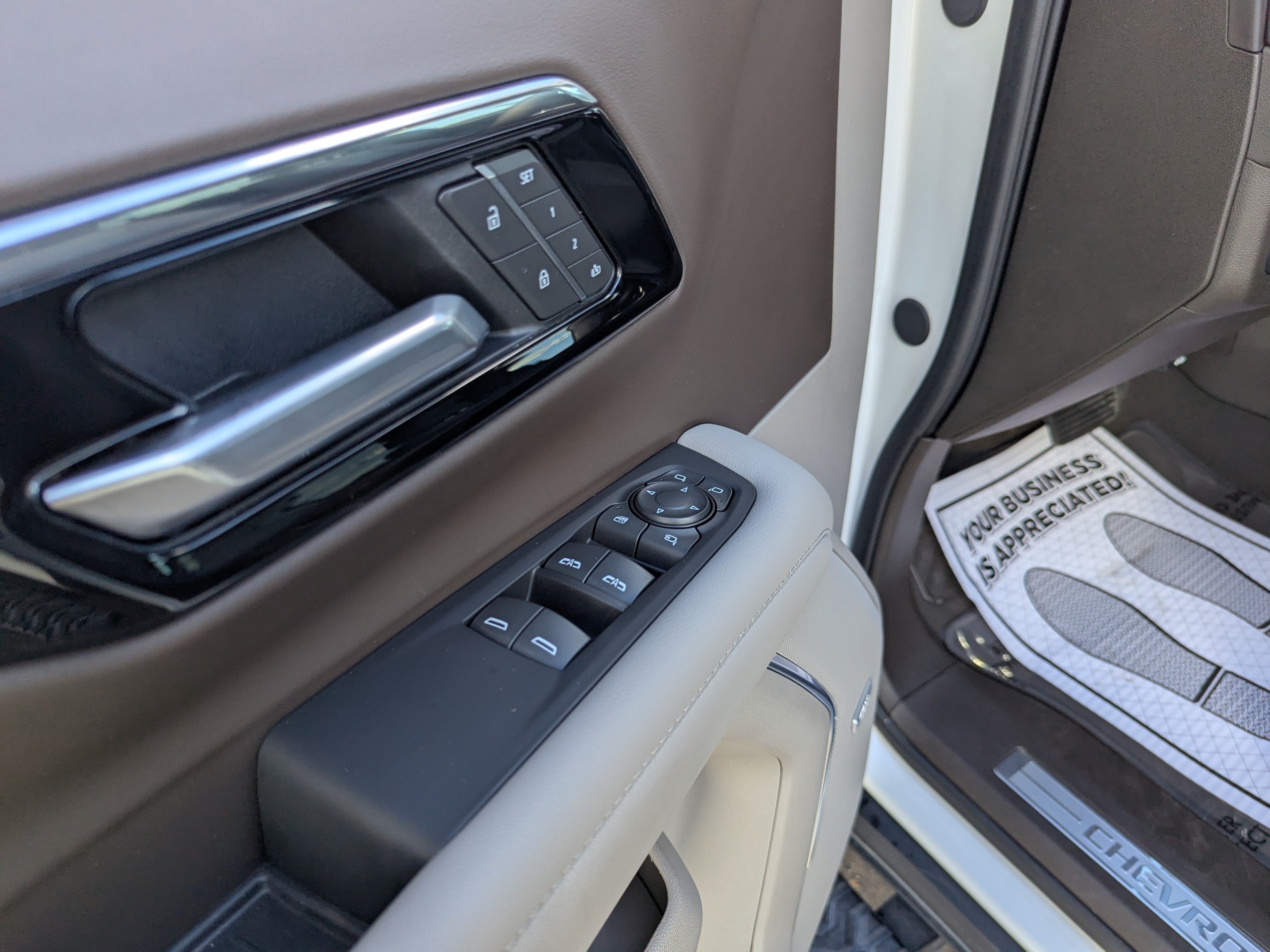 2025 Chevrolet Suburban Z71 - Photo 11