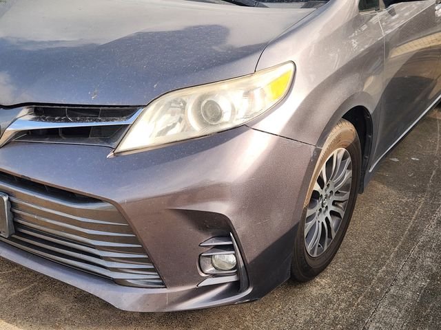 Used 2018 Gray Toyota XLE image 2