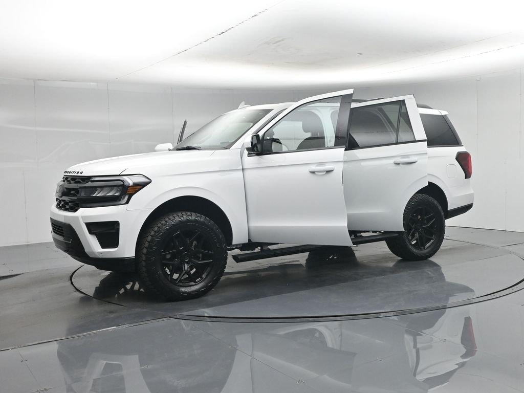 Used 2024 White Ford Limited image 5