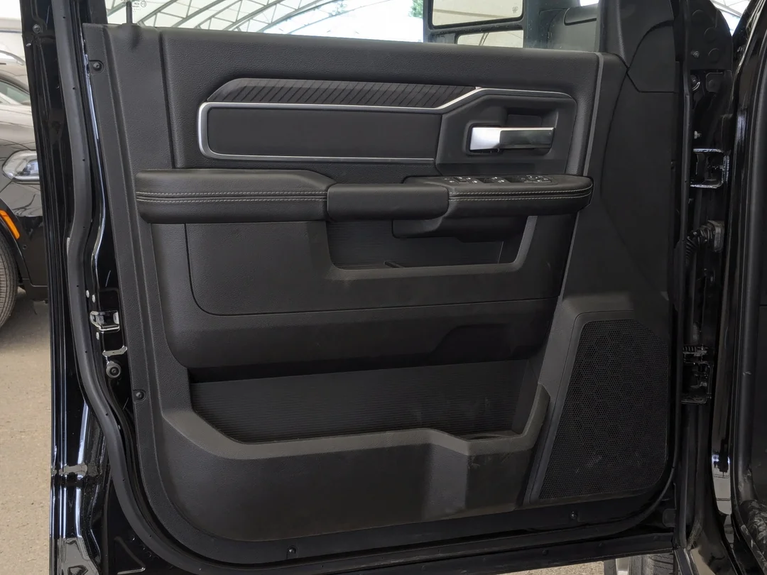 New 2026 Black RAM Big Horn - - 6.7L HO Diesel - 12 Nav - Sport App Pkg - 5th Wheel/Gooseneck Prep & More! image 12