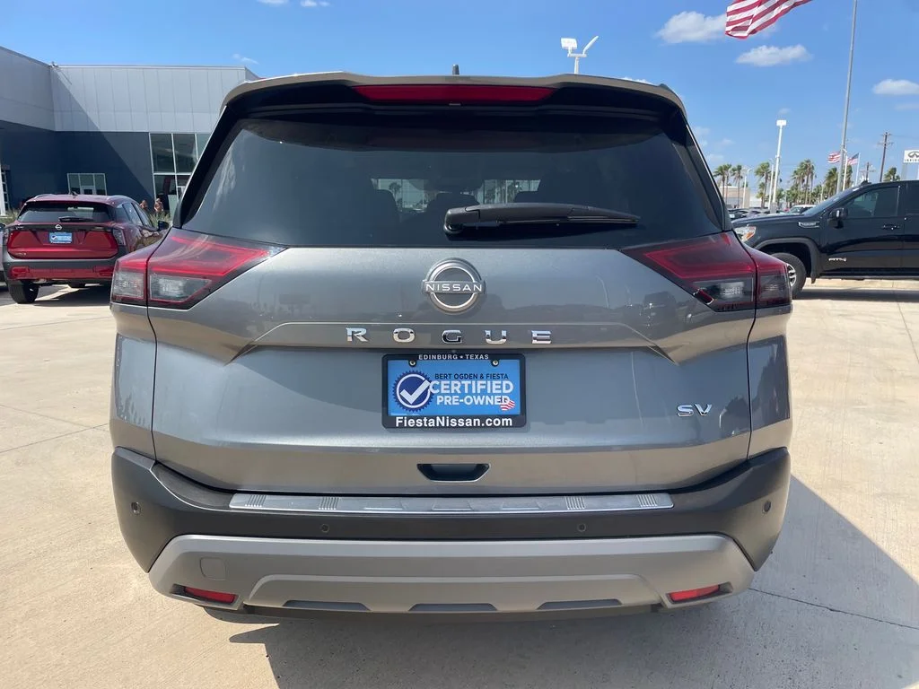 Used 2023 Gray Nissan SV image 4