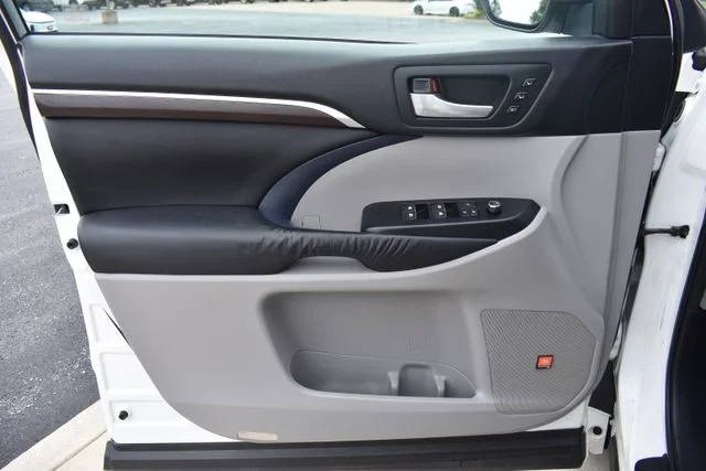 Used 2015 White Toyota Limited image 9