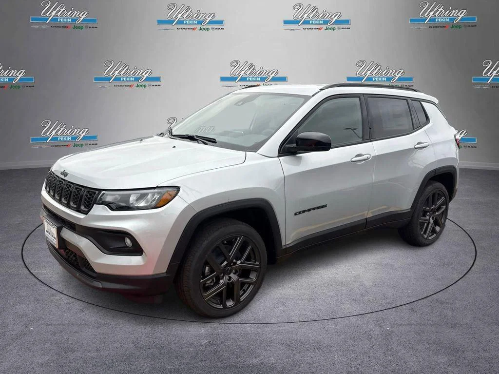 New 2026 Silver Zynith Metallic Clearcoat Jeep Latitude Altitude image 7