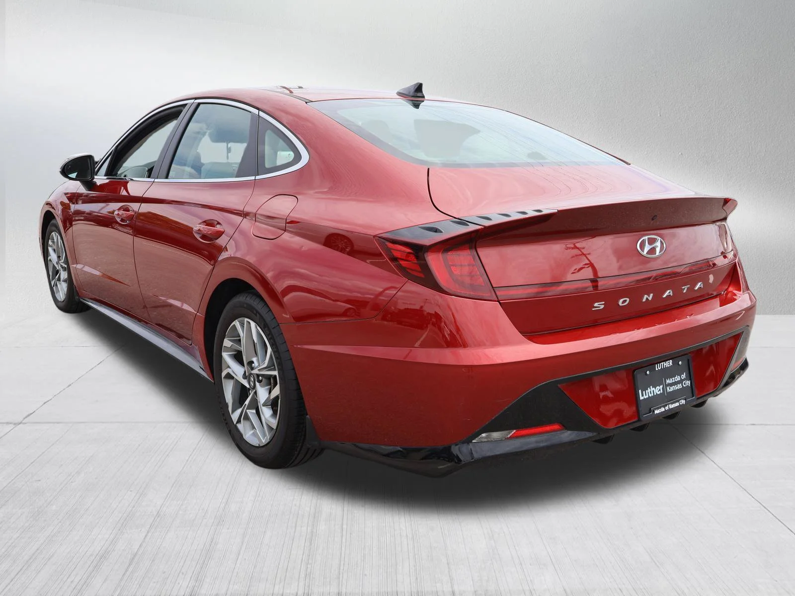 Used 2023 Ultimate Red Hyundai SEL image 5