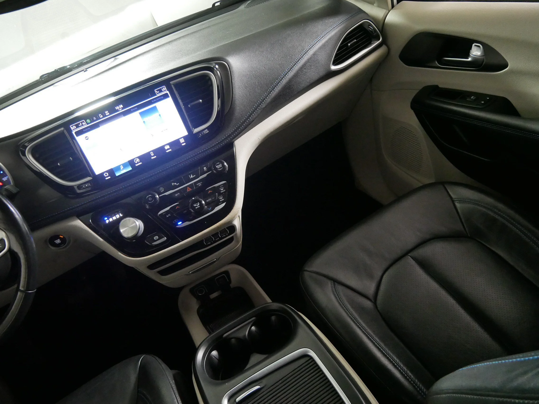 Used 2021 Bright White Clearcoat Chrysler Touring L image 11