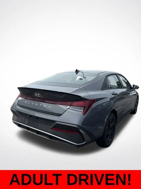Used 2026 Gray Hyundai SEL Sport image 2