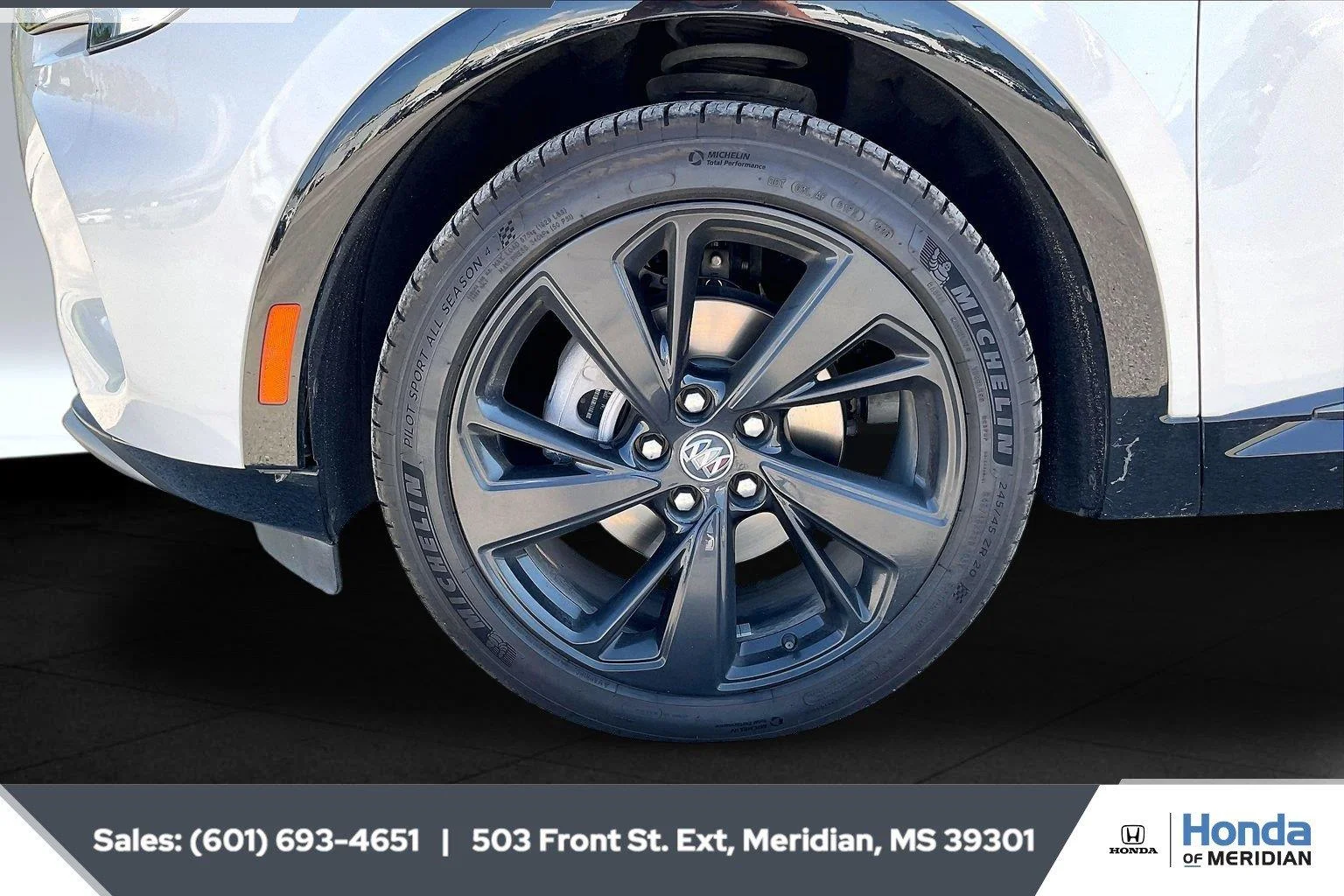 Used 2023 White Frost Tricoat Buick Essence image 7