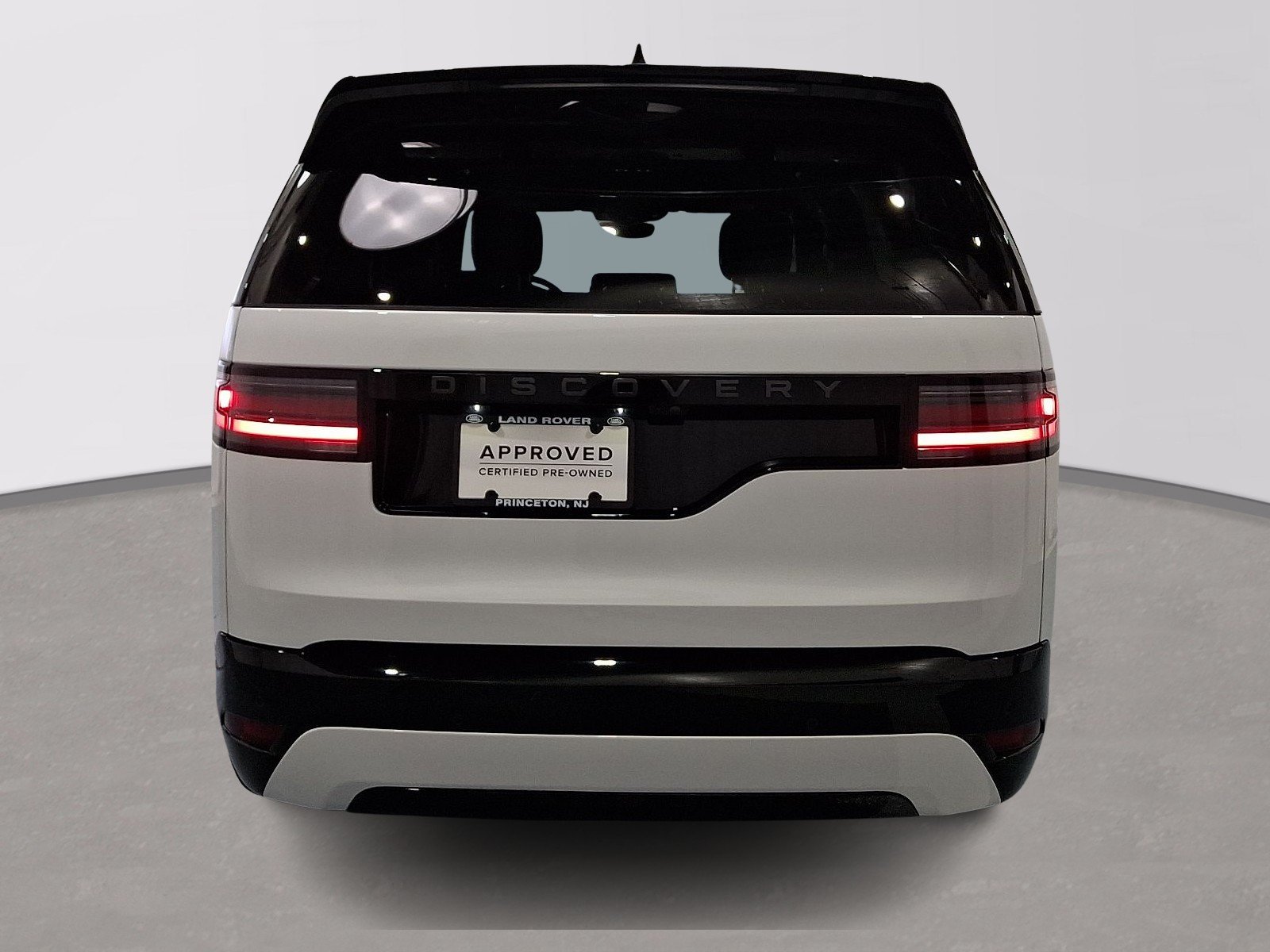 Certified Used 2025 Fuji White Land Rover  image 5