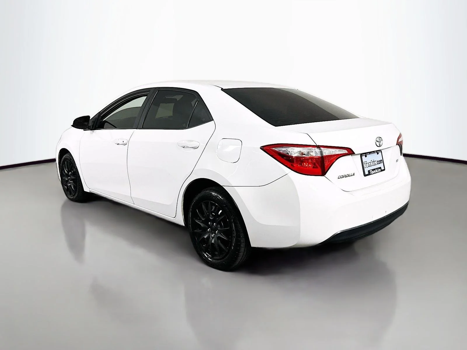 Used 2015 Super White Toyota LE image 6