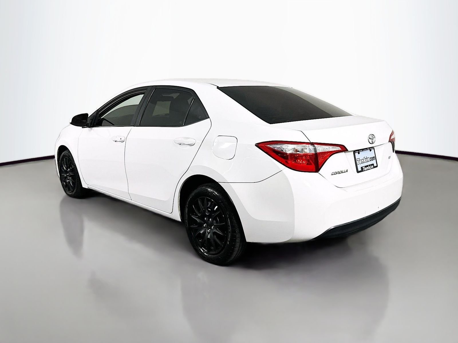 Used 2015 Super White Toyota LE image 6