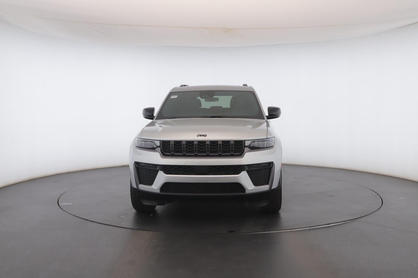 New 2026 Silver Zynith Exterior Paint Jeep Laredo Altitude 4x4 image 23