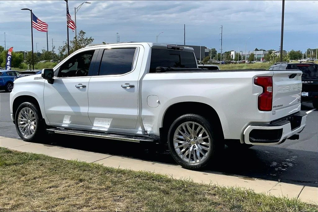 Used 2019 Chevrolet Silverado 1500 High Country with VIN 3GCUYHEL7KG248756 for sale in Kansas City