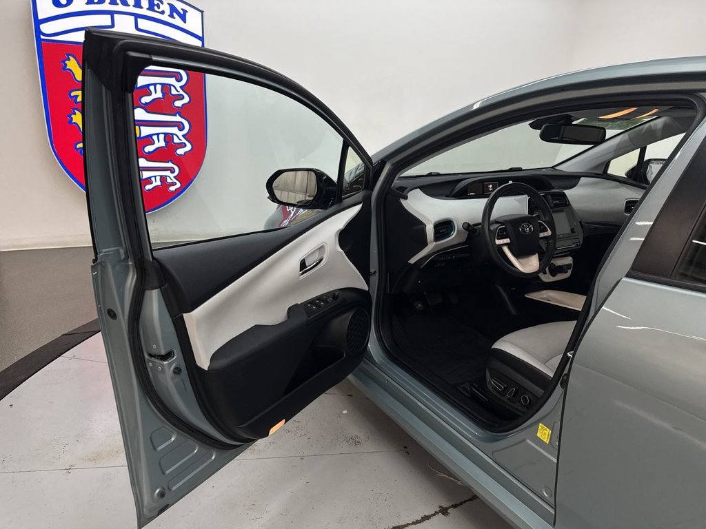 Used 2017 Pearl Toyota Four image 12