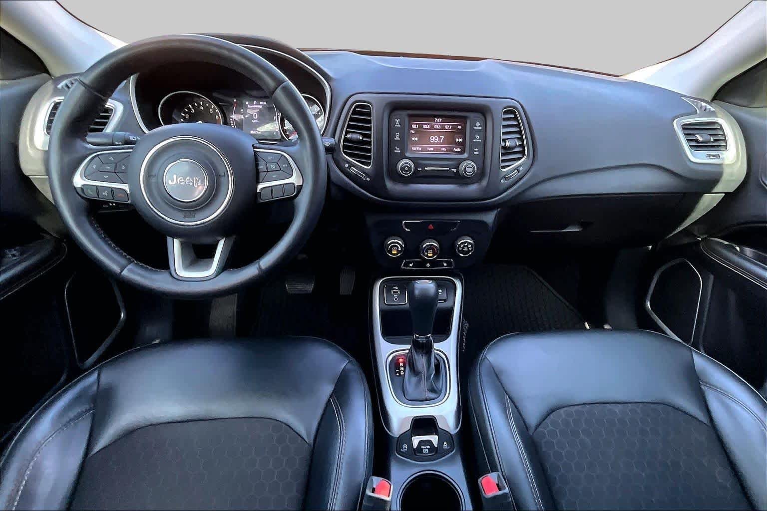 Used 2018 Redline Pearlcoat Jeep Latitude image 14