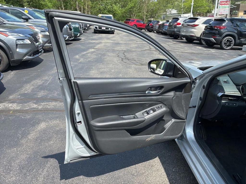 Certified Used 2024 Silver Nissan 2.5 SV image 14