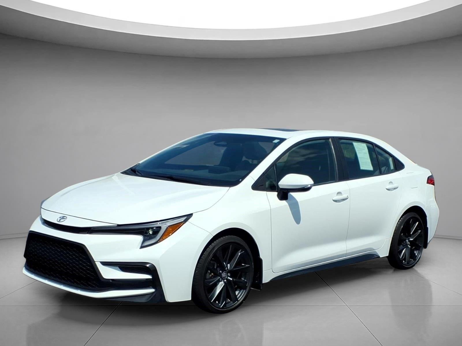 Used 2024 Ice Cap Toyota SE image 1