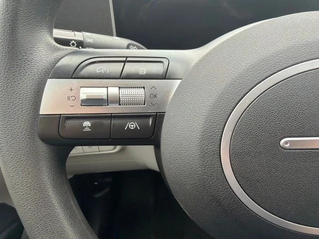 Used 2025 Red Hyundai SEL image 13