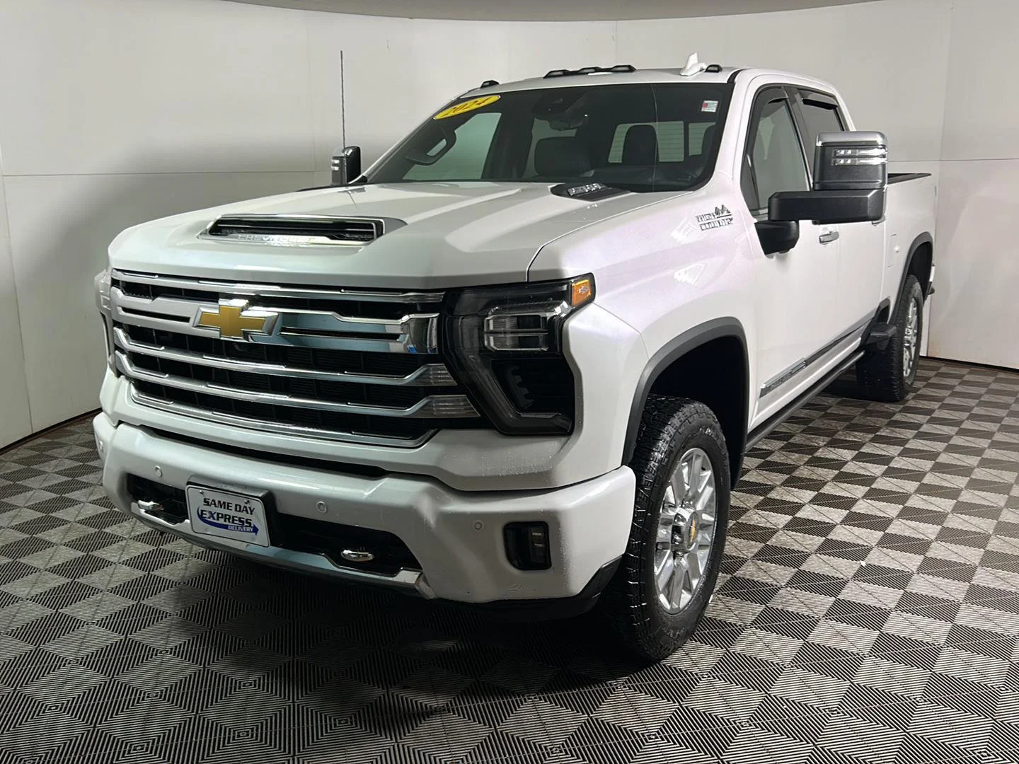Used 2024 Iridescent Pearl Tricoat Chevrolet High Country image 10