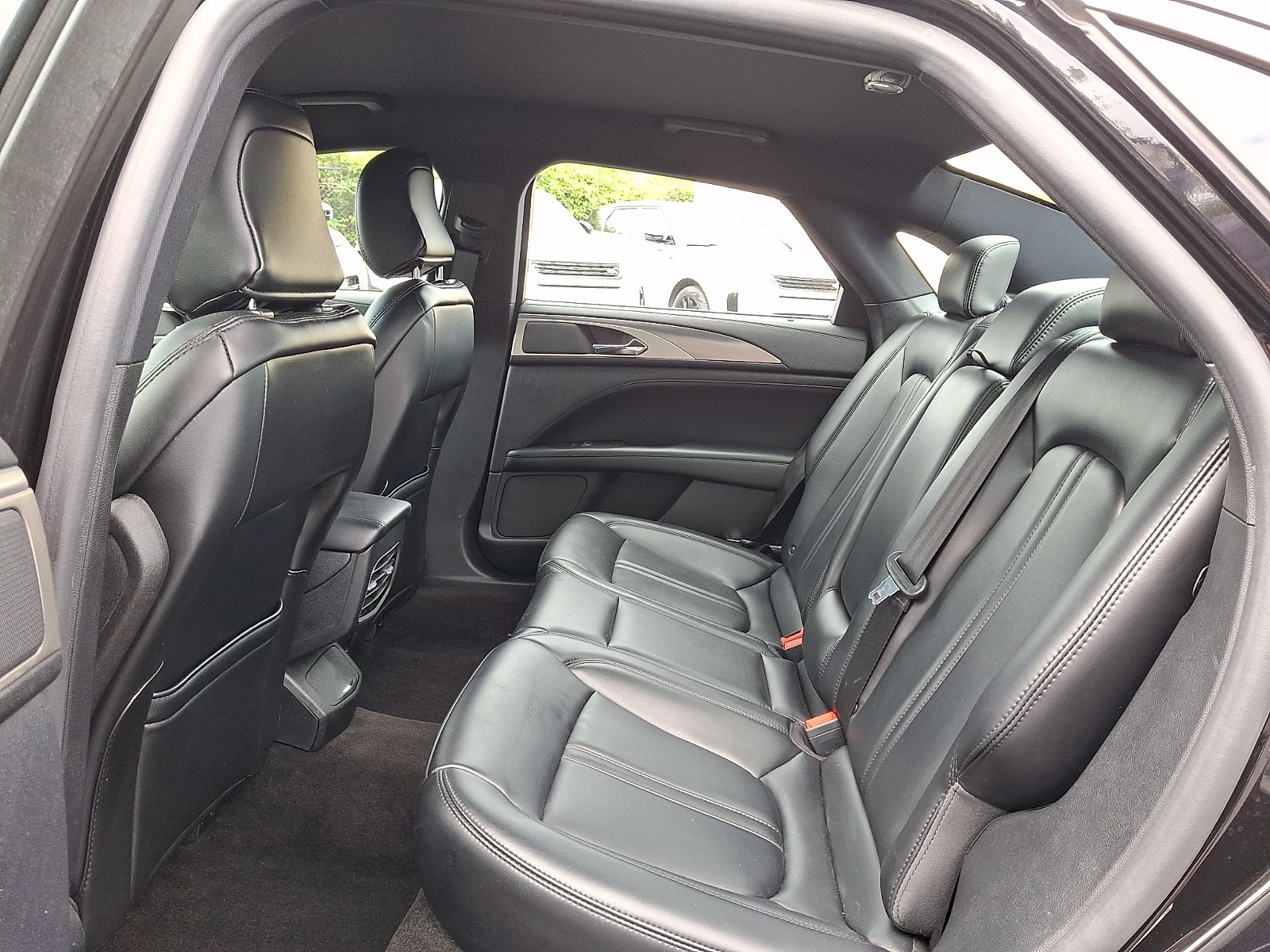 Used 2020 Infinite Black Metallic - UM Lincoln Standard image 4