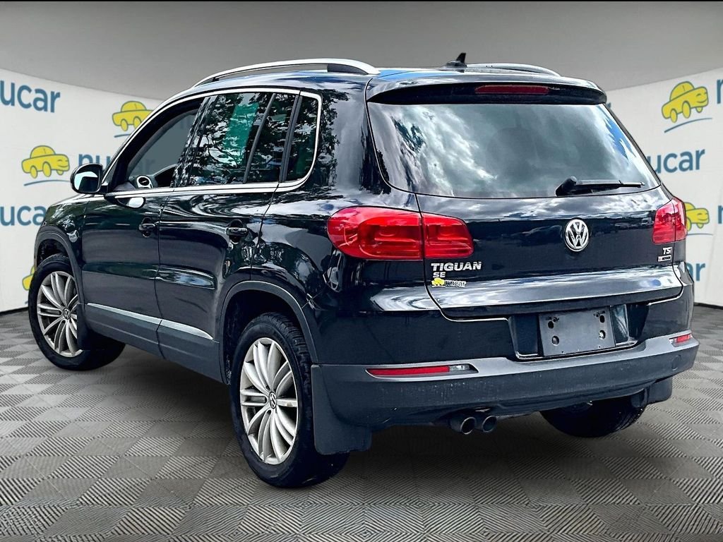 Used 2016 Deep Black Pearl Effect Volkswagen SE image 4