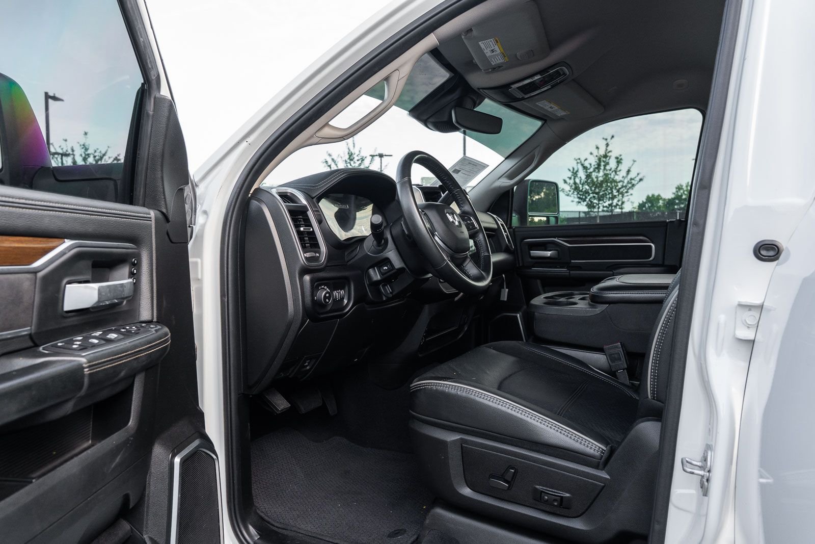 Used 2024 White Ram Laramie image 17